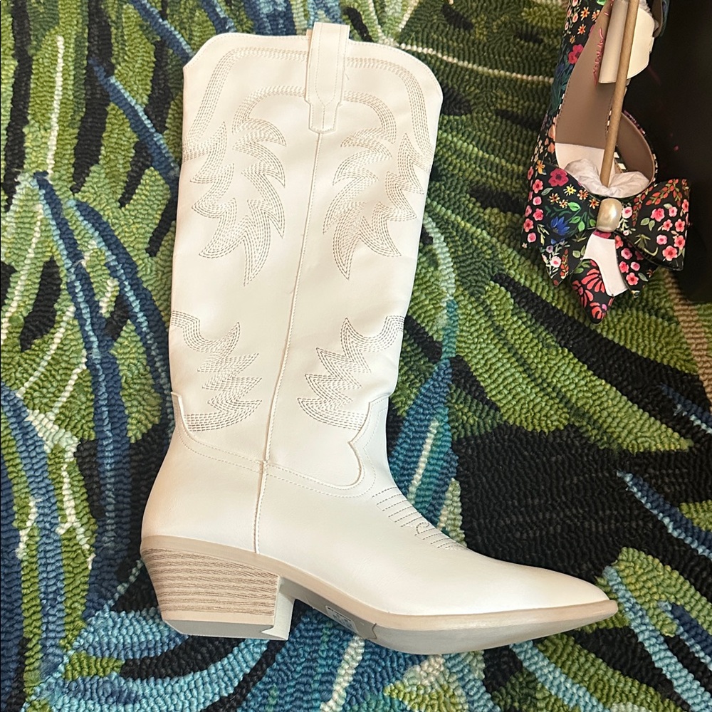 Buckle B Light Beige Sandals